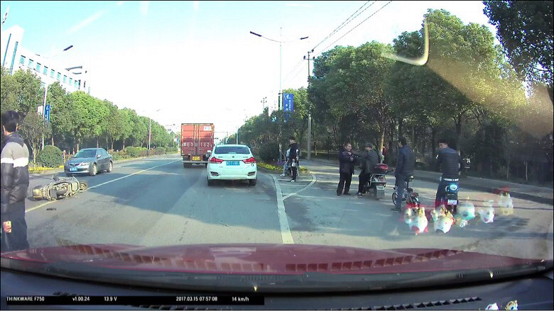 �Ӵ�����ײ�˵�ƿ��