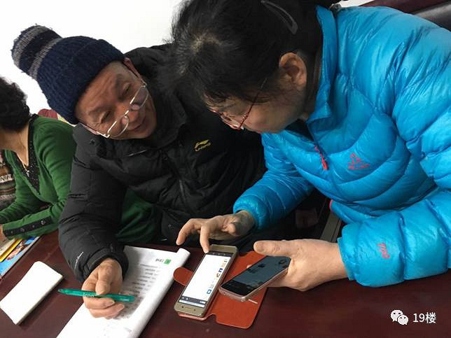 心酸!为了和子女微信聊天,杭州这些老人摇号抢