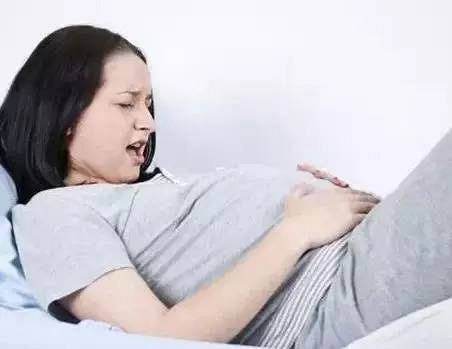 高龄产妇第7次怀孕,结果子宫被撑破,大人胎儿命悬一线!都怪