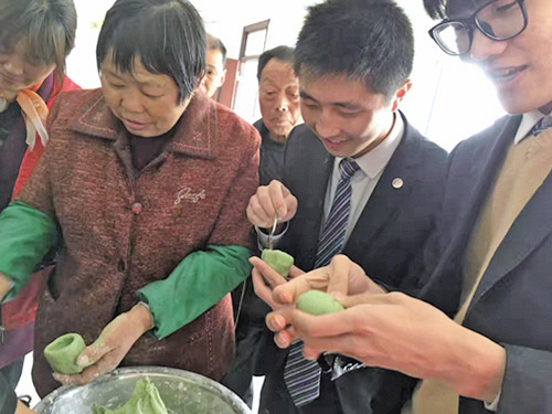 春雨润禾城泰隆银行传温情