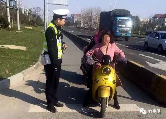 胆真肥!这人被测出酒驾后还想开溜…下一拨重