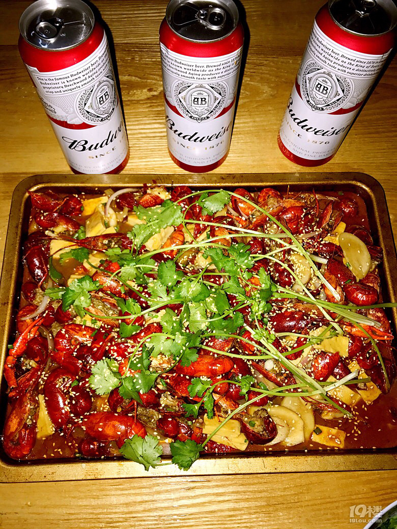 龙虾配啤酒