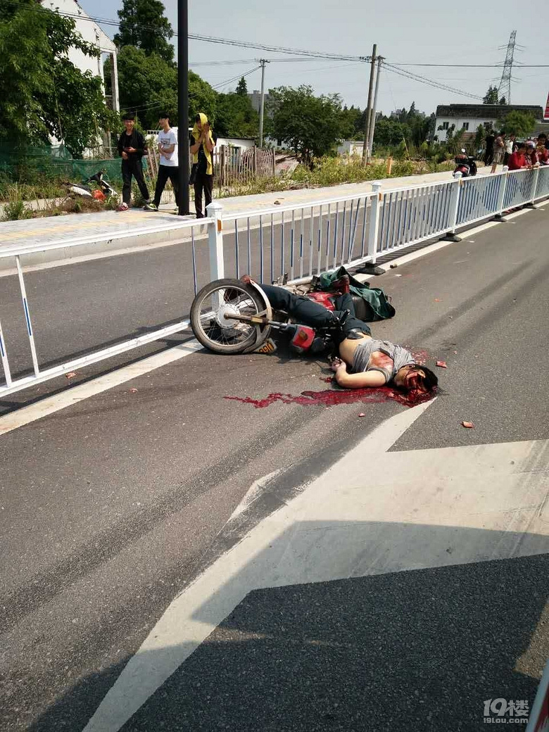 三环东路长水路车祸,爆头,肇事者逃逸