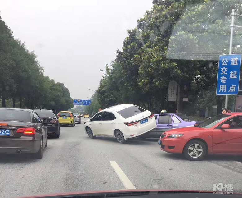 二环北路意外事故出租车碰撞新技能