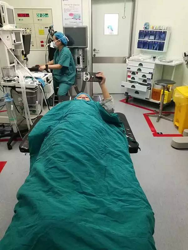 这群安安静静看动画片的男孩，竟然正在割包皮!杭州这群医护人员