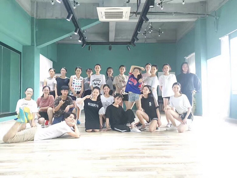 ֪ͨ���������ϵľ�ʿ�Σ����ⳡ�Ϲ����Σ��Ͽεص�ĵ����ù㳡