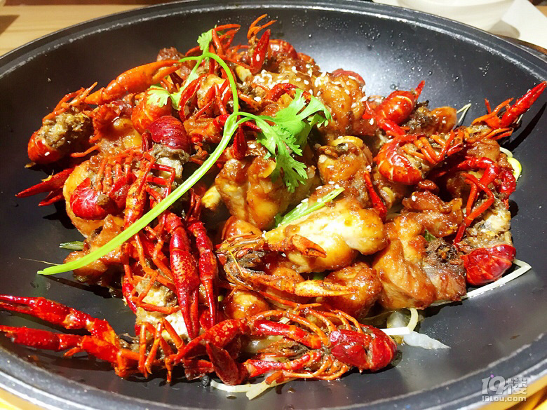 久如香19楼的9块9龙虾焖鸡很划算啊