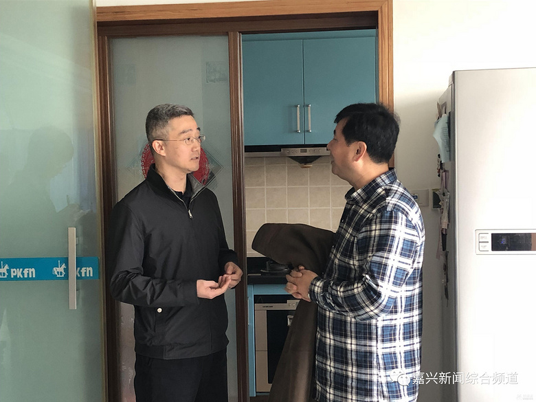 市长胡海峰深入居民家中 调研生活垃圾分类工