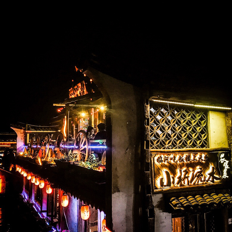 ����������ر�����