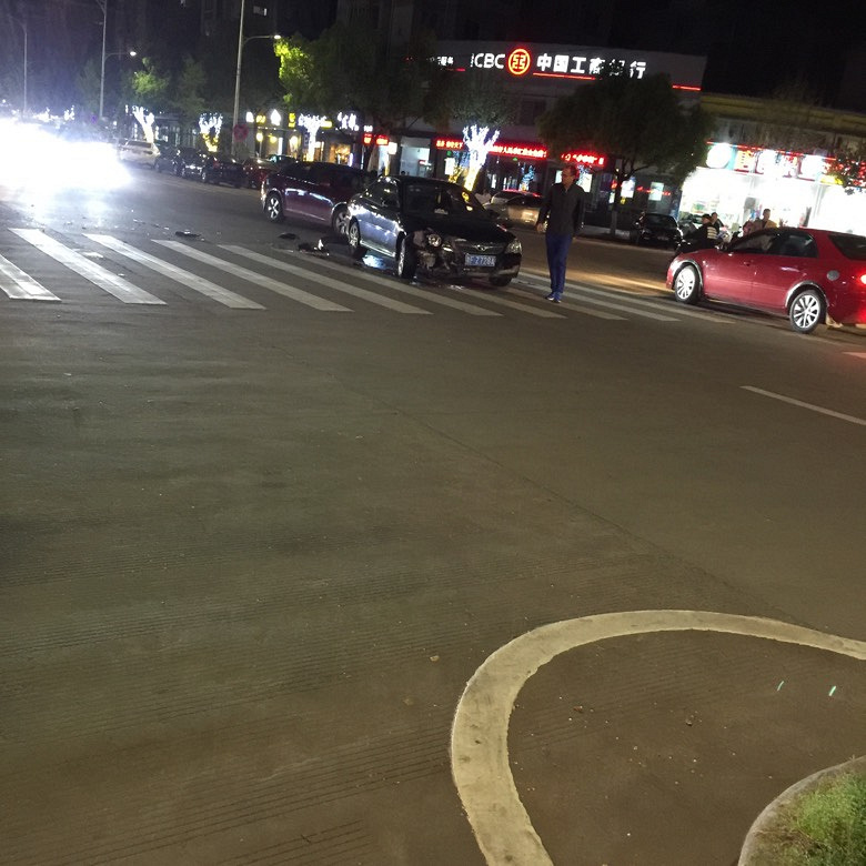 ���߹����е�����ֱ��ײ�ϣ�