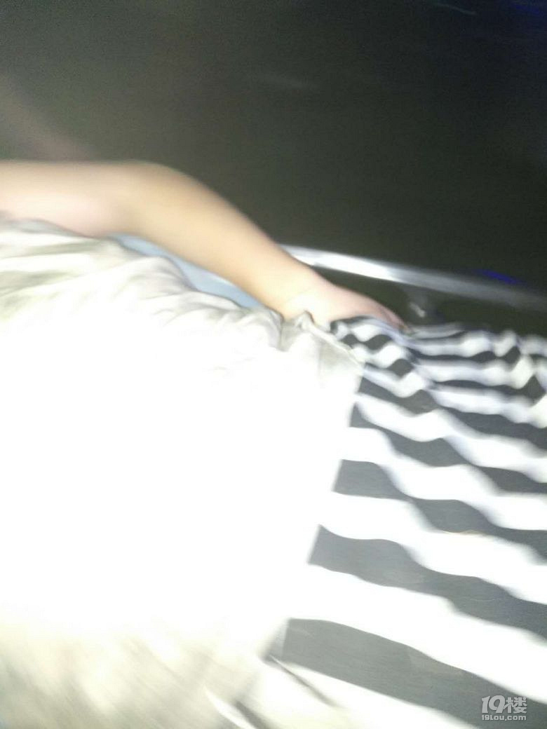 突发,女子喝下2瓶啤酒后跳河,幸好几民警奋不