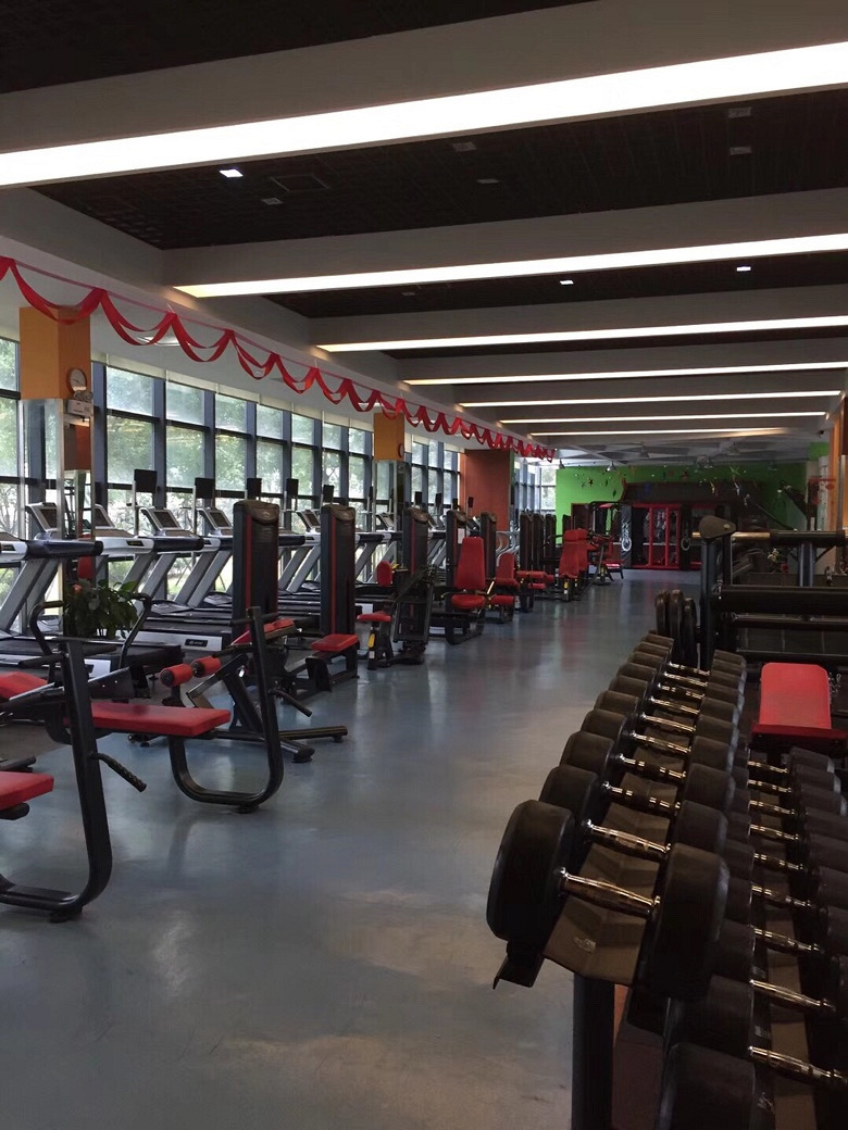 �������˶� ��ƴ��ʳס�е�ʱ����ƴ����˭�н������������塣