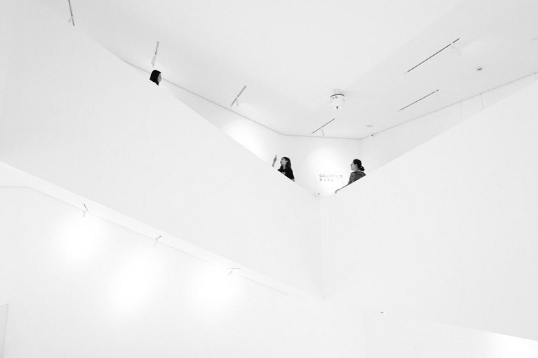 �ڰ�������