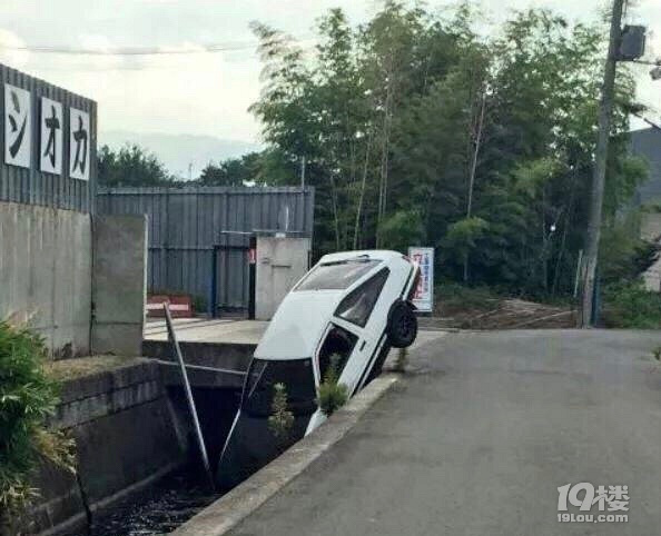 排水渠过弯失败