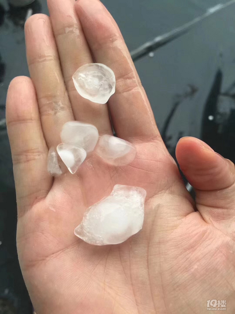 什么情况嘉兴今天下冰雹了