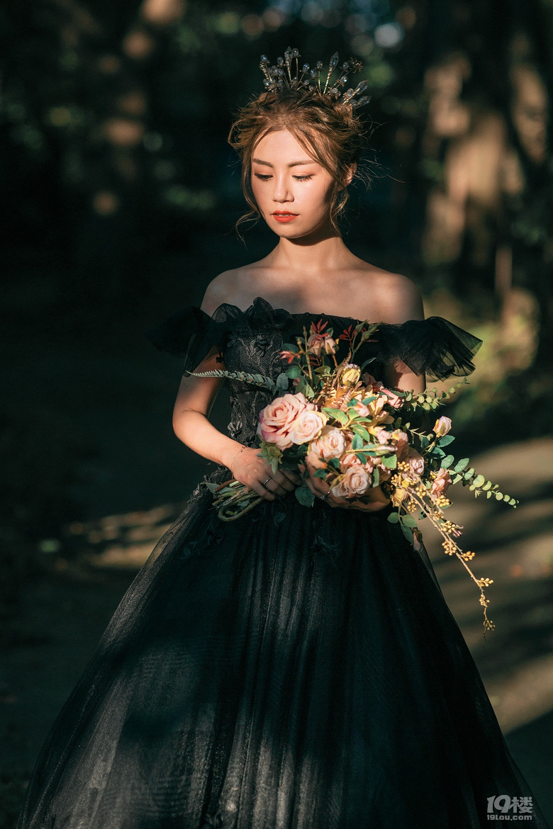 抖音流行的黑色系婚纱 话不多说直接上图-婚照写真-结婚交流圈-嘉兴