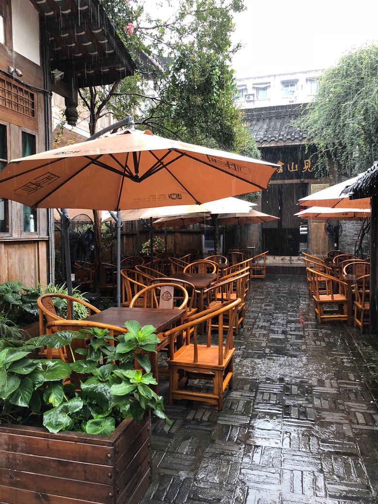 ���еĿ�խ��