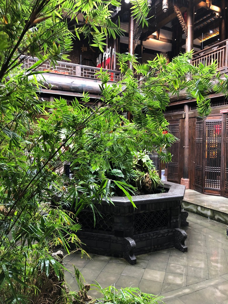 ���еĿ�խ��