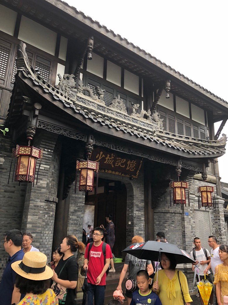 ���еĿ�խ��