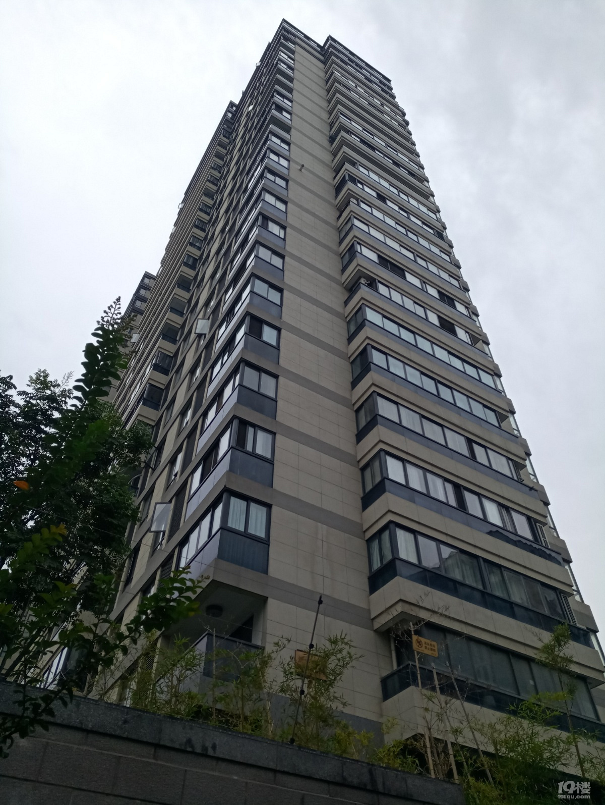 南德大院的外墙没补丁