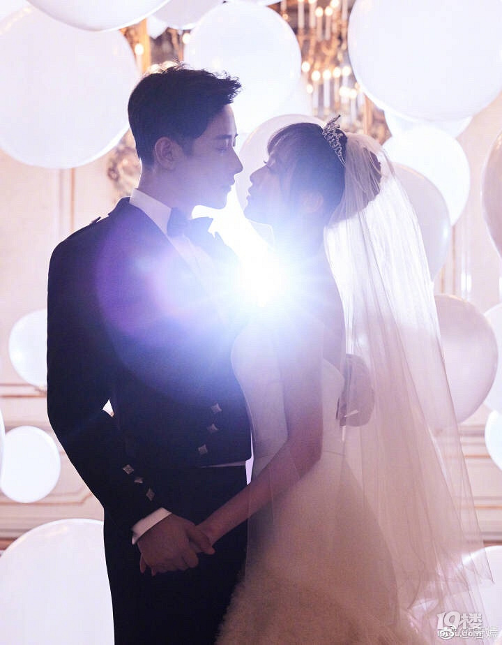 唐嫣罗晋婚礼官宣来啦微博晒出甜蜜结婚照撒糖恭喜