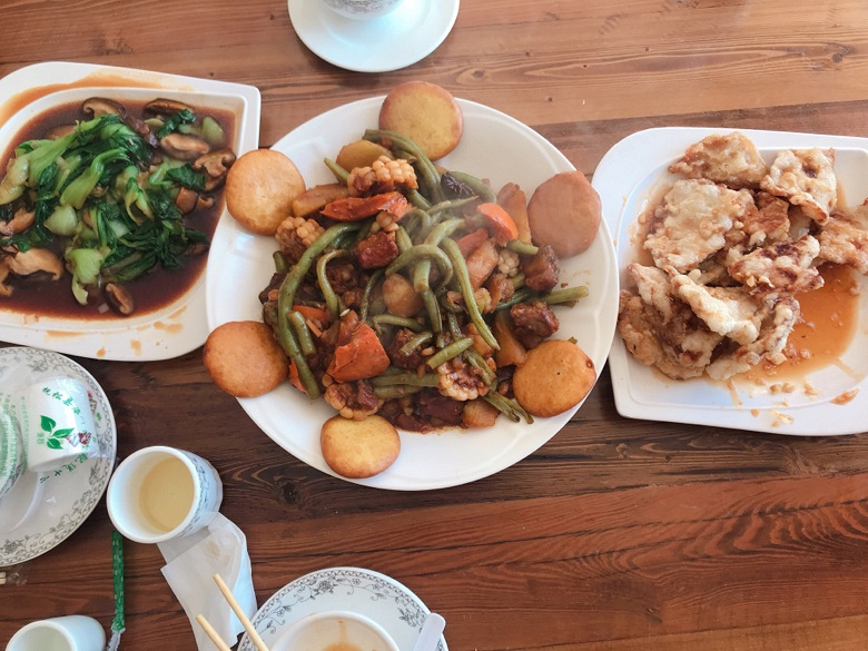 东北四餐第三餐之东北大炕上吃东北菜