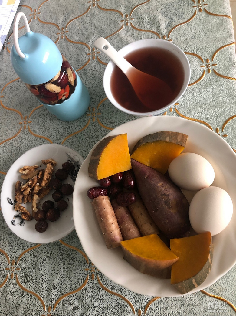 一个人的早餐是不是有点多…话说能在615之前