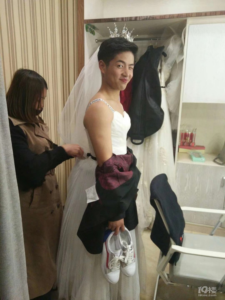 曬結婚照男生穿婚紗是種怎樣的體驗