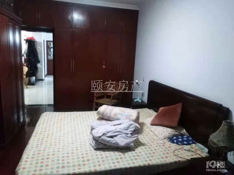 新万达旁水果市场旁梁林帆影庄稀缺电梯房出售