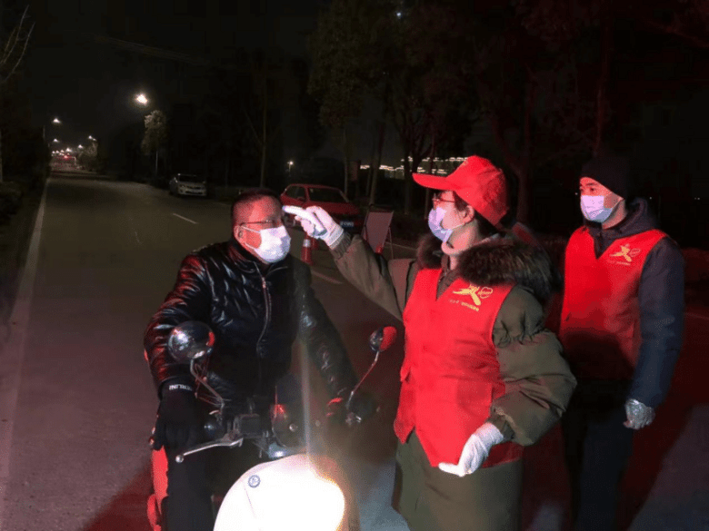 �ʴ����м����з��г����������鵳��Ա�ȷ�ͻ����