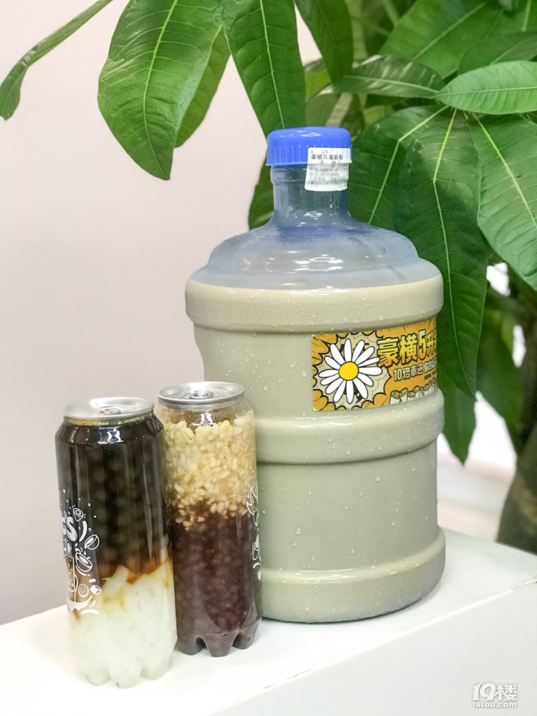 嘉兴有5l巨无霸奶茶了空腹亲测告诉你是智商税还是真好喝