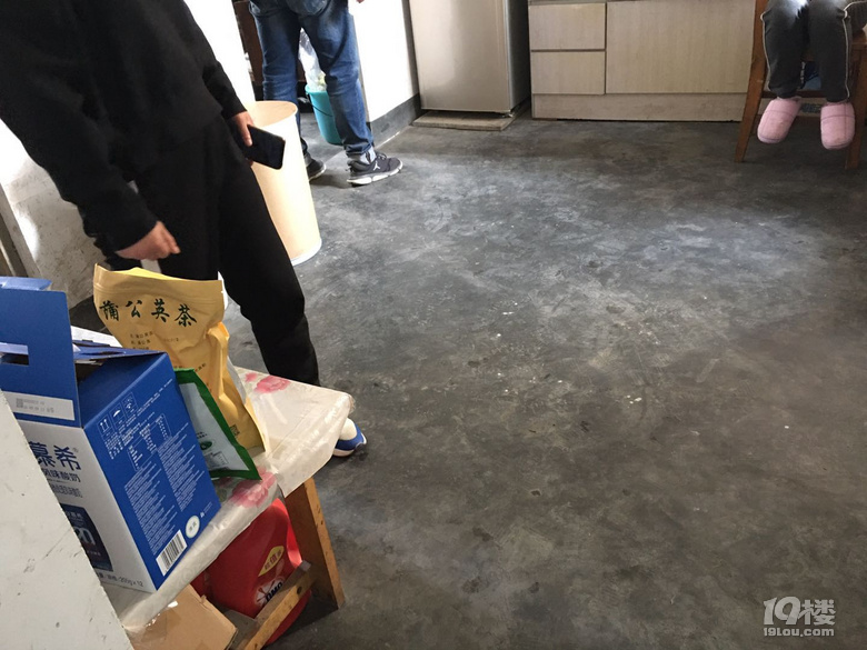 标准一室一厅一厨一卫 70年产权 小区好位置 照片户型图都是实图