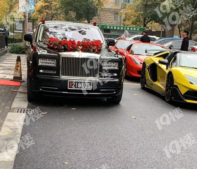 嘉兴天价婚车队清一色法拉利婚车劳斯莱斯大使馆的车子领头