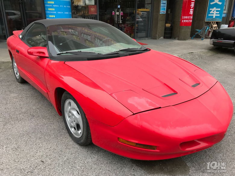 这辆近30年的庞蒂亚克火鸟跑车估计比你年龄都大