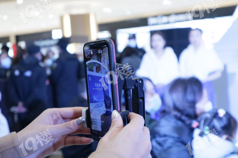 又有明星来嘉兴了陈数的见面会就在嘉兴八佰伴