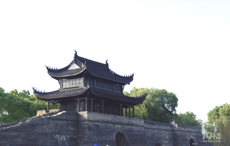 春波门是嘉兴古城之一狮子汇渡口古朴的老城墙独特的双洞箭垛