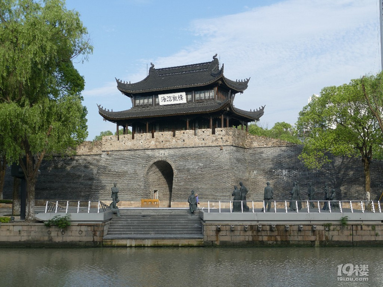 春波门是嘉兴古城之一狮子汇渡口古朴的老城墙独特的双洞箭垛