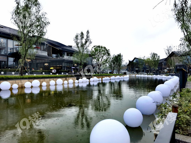南湖天地在大雨中开业