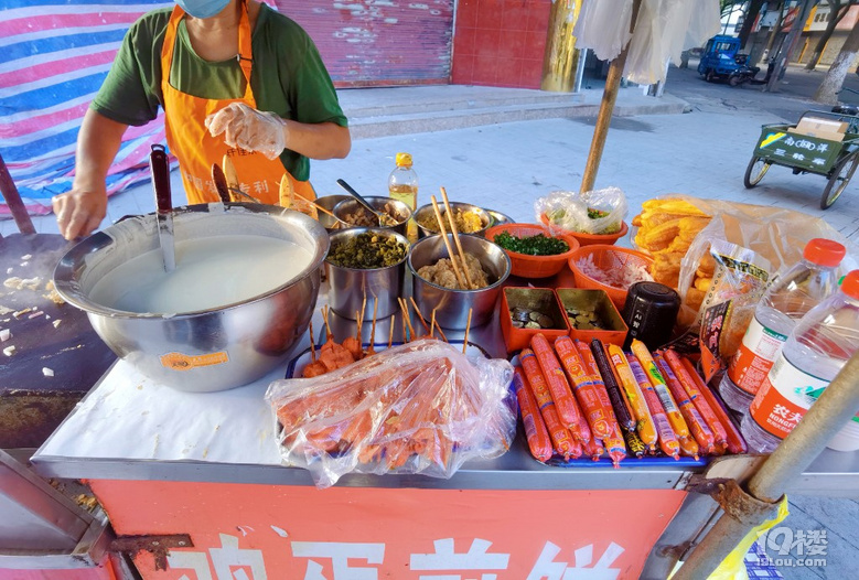 寻校门口的味道校门口的鸡蛋饼小推车它还在满满都是回忆