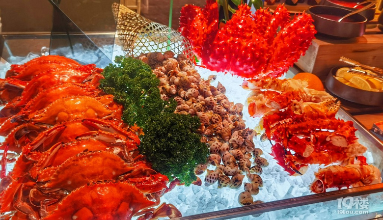 嘉兴天花板级自助餐来了!看窗外南湖边美景,吃帝王蟹安格斯雪牛
