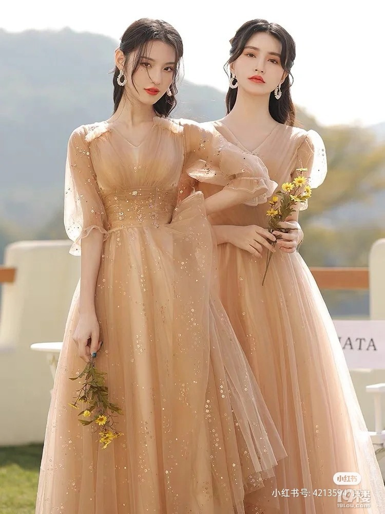 晒伴娘服伴郎服温柔浅色系衬托伴娘的美