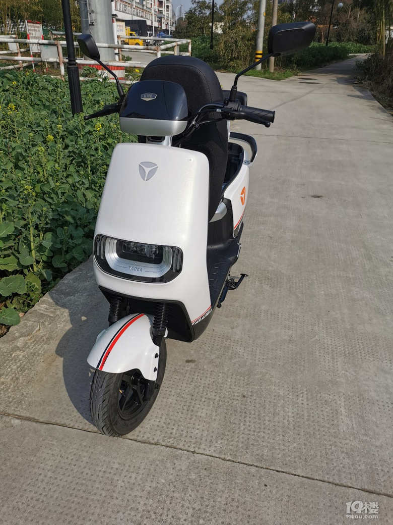 雅迪e8冠能二代石墨烯72v38a只骑了40公里不到