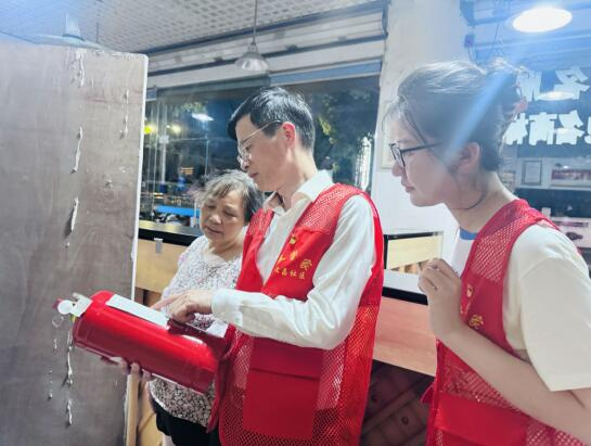 �������м��˷��У�ҹ��ƽ����Ѳ�� ����������������