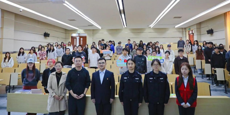 ����Я�ֽ�У԰����թ�ܶĻ��ഺ��