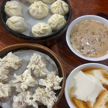 �����ճ���������ôһ���緹�������ڼ����˵����