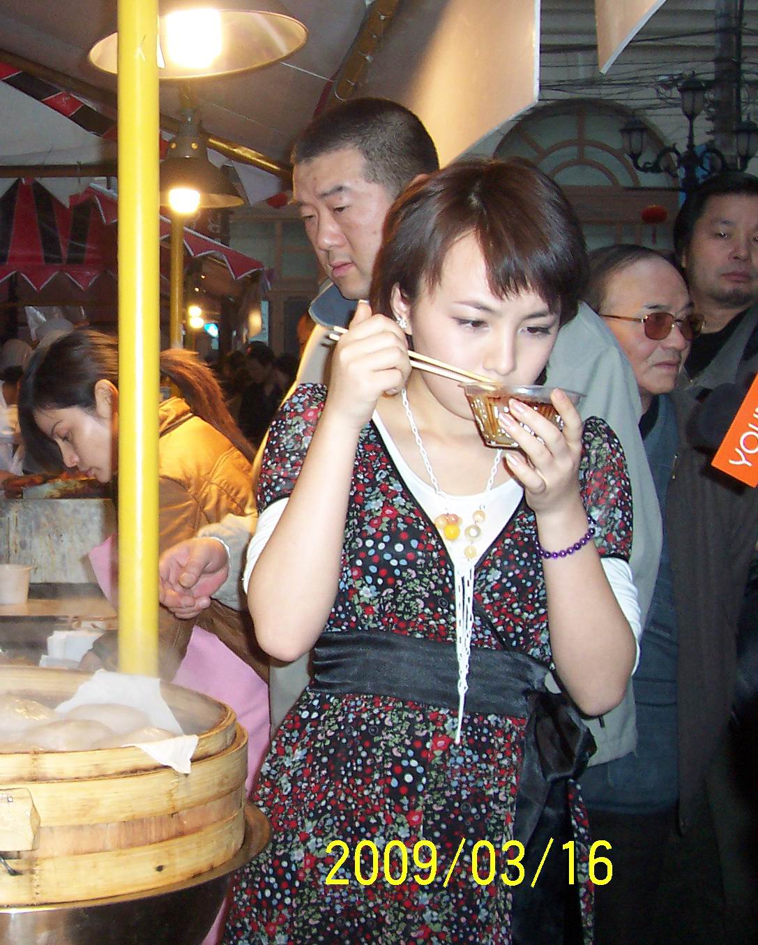 上海美食主持人乐乐图片