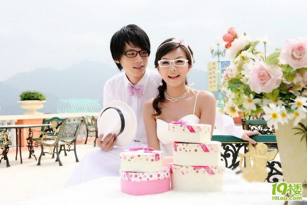 戴着眼镜拍婚纱照也可以很好看啊