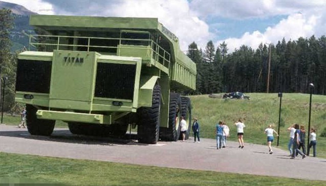 尼玛世界上最大的车，超级强悍。有木有！！！有木有！！！