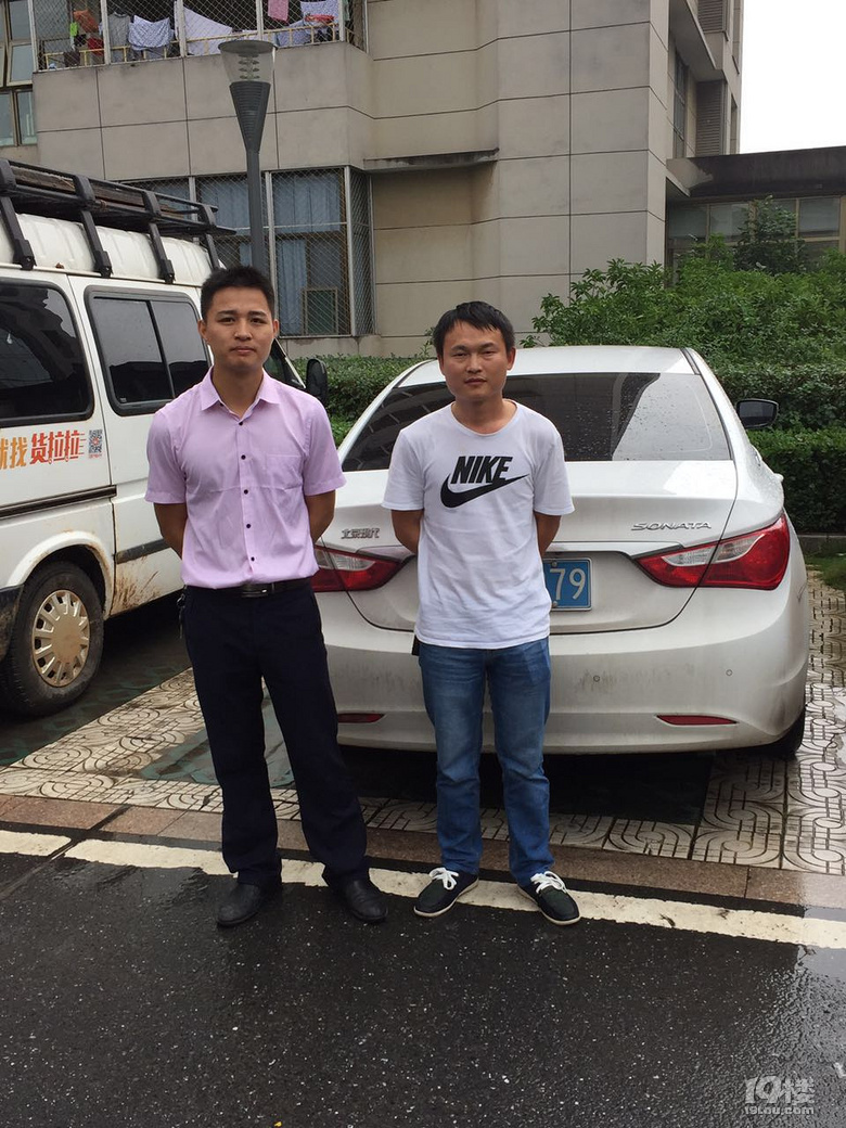 孕妇在回家的滴滴车上生下孩子 滴哥守五个小