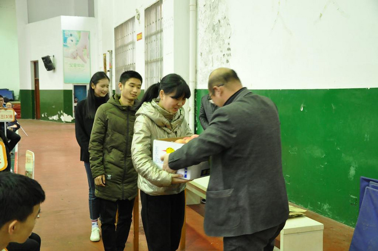 武义三中举行高考首考总结表彰会